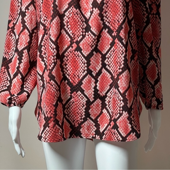 Michael Kors Snakeskin Off Shoulder Peasant Blouse size Petite Medium - Picture 6 of 10